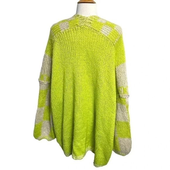 Urban Breeze M oversize lime green + cream checkerboard bell sleeve sweater‎ - Picture 6 of 9